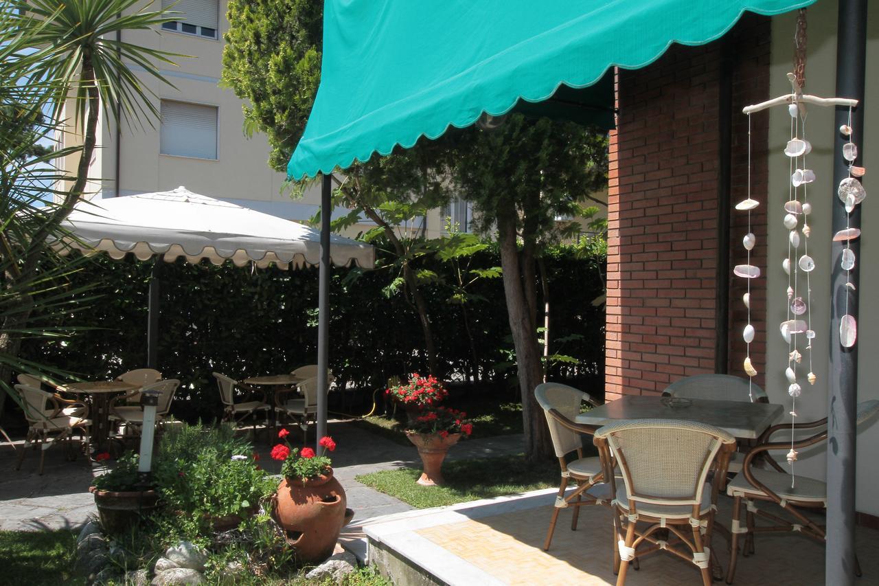 Hotel Vera Marina di Massa Exterior photo